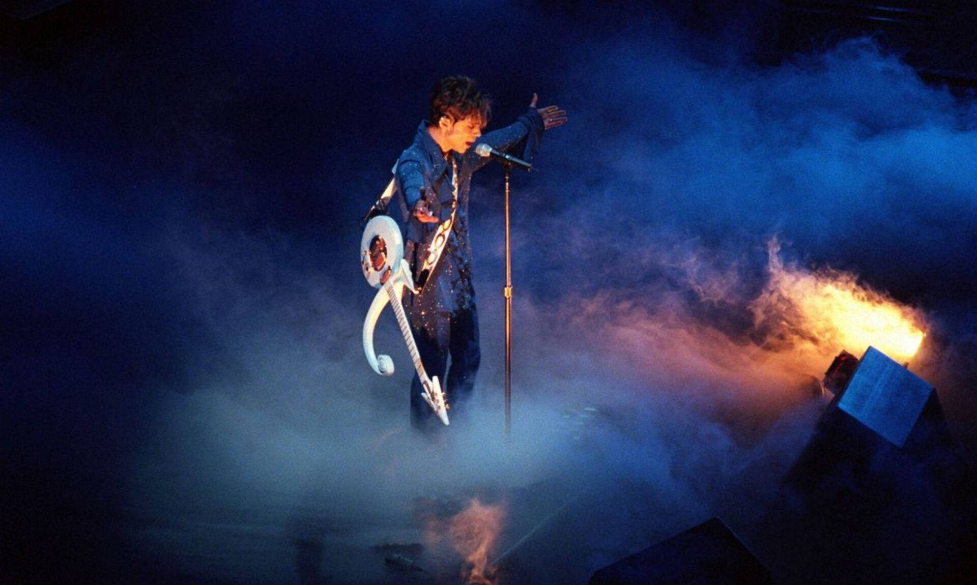 Prince In Smoky Concert Background