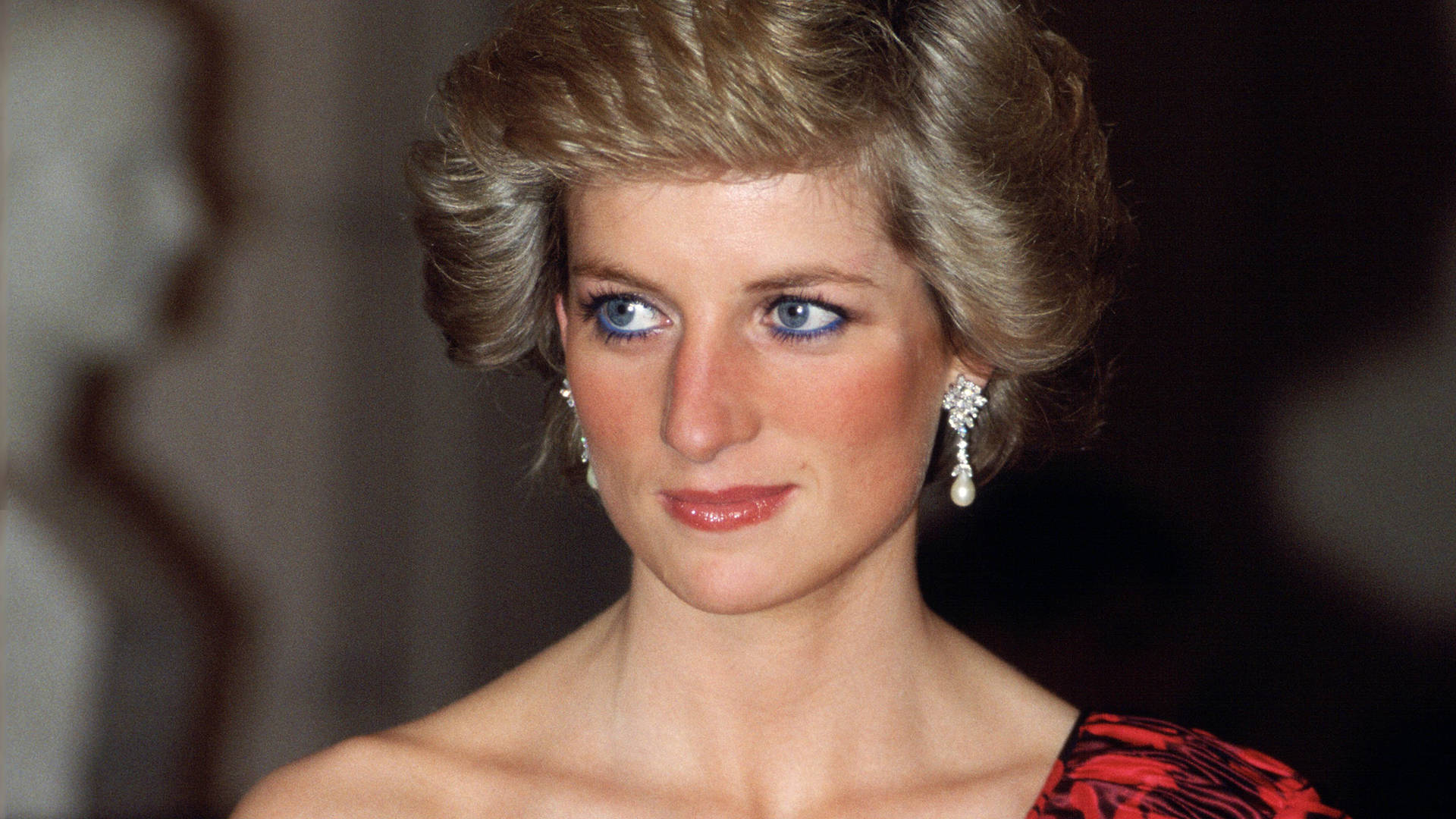 Princess Diana Iconic Blue Eyeliner Background