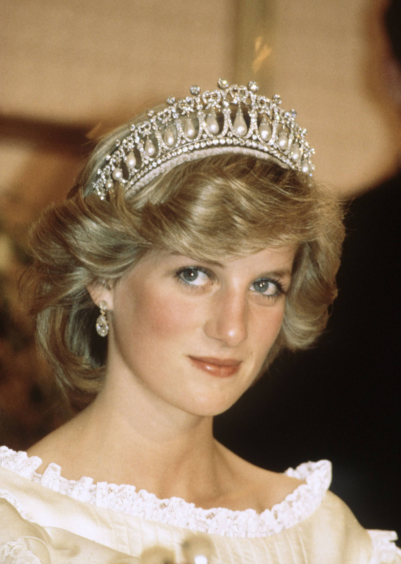 Princess Diana Lover's Knot Tiara Background