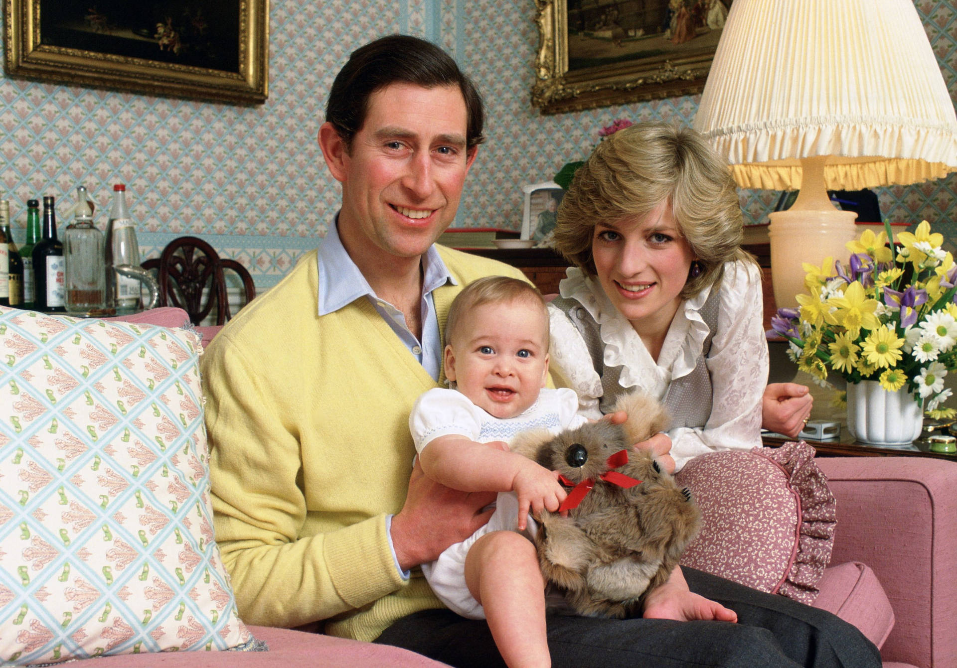 Princess Diana With Baby William Background