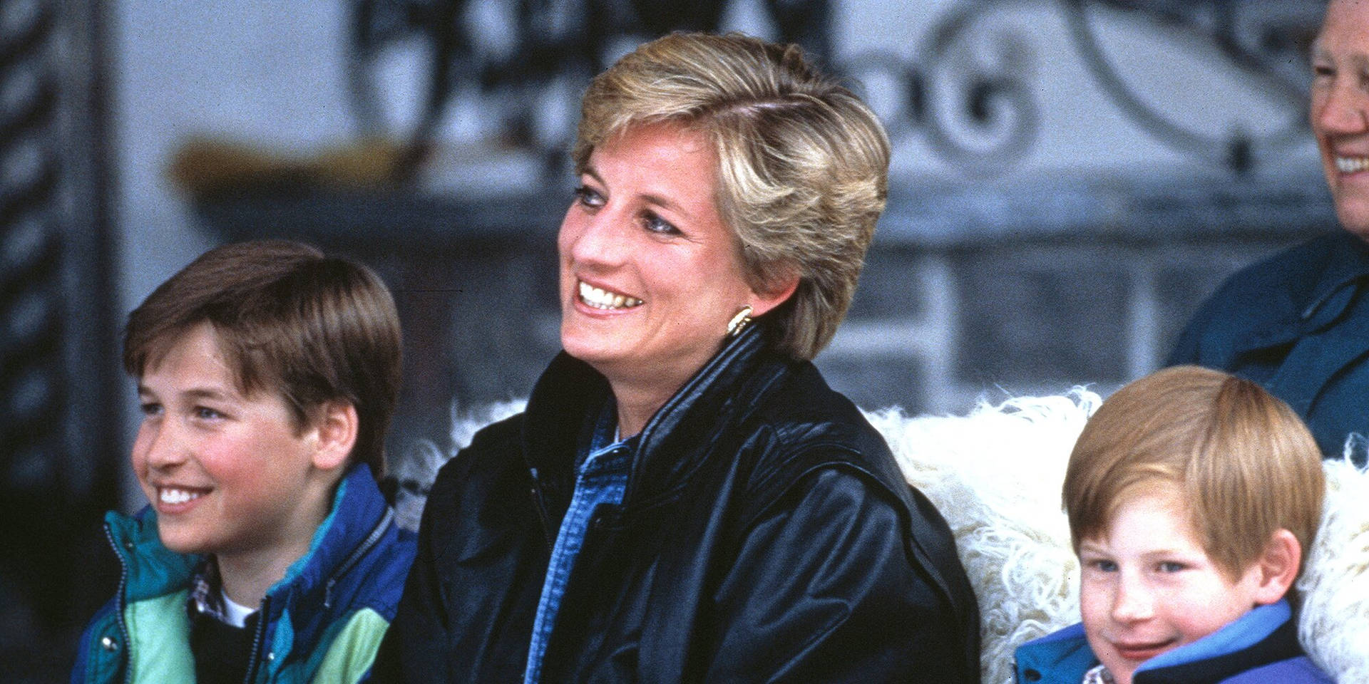 Princess Diana With Her Kids Background