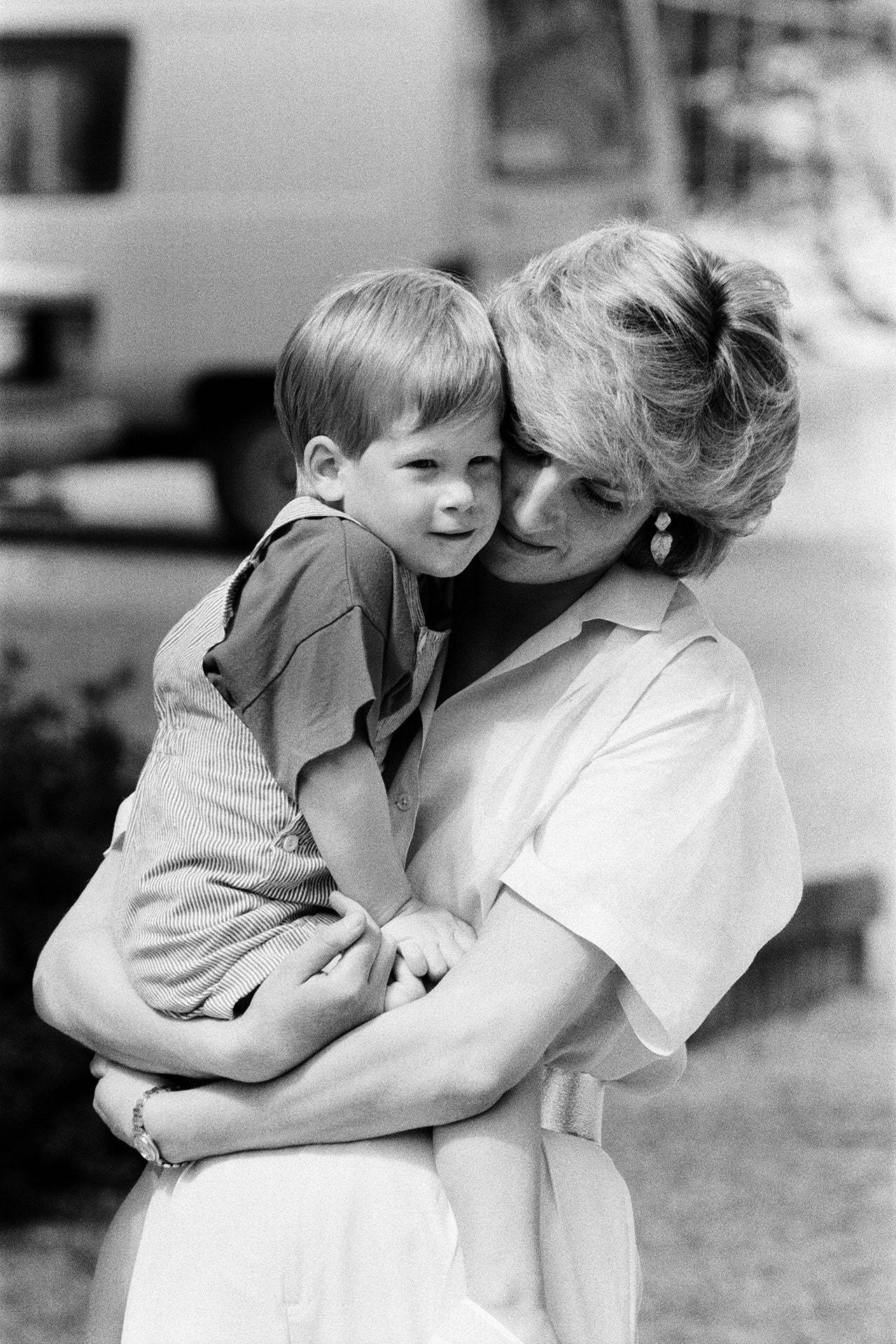 Princess Diana With Prince Harry Background