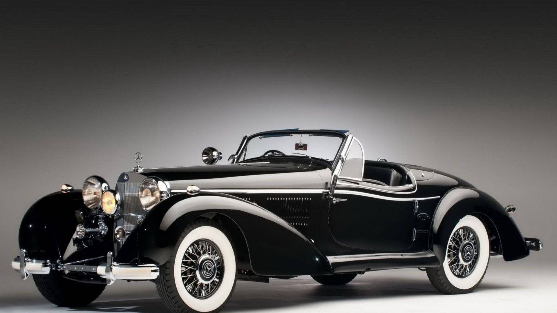 Pristine 1939 Mercedes Benz Classic Car Background