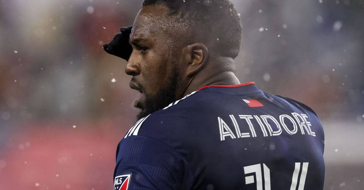 Pro-player Jozy Altidore Soccer Star Background