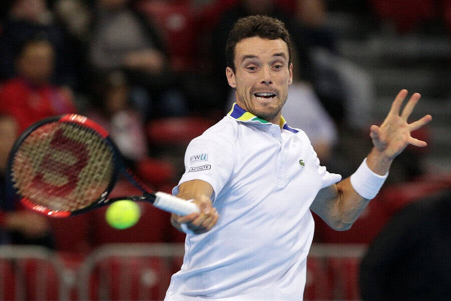 Pro Tennis Player Roberto Bautista Agut In Action Background