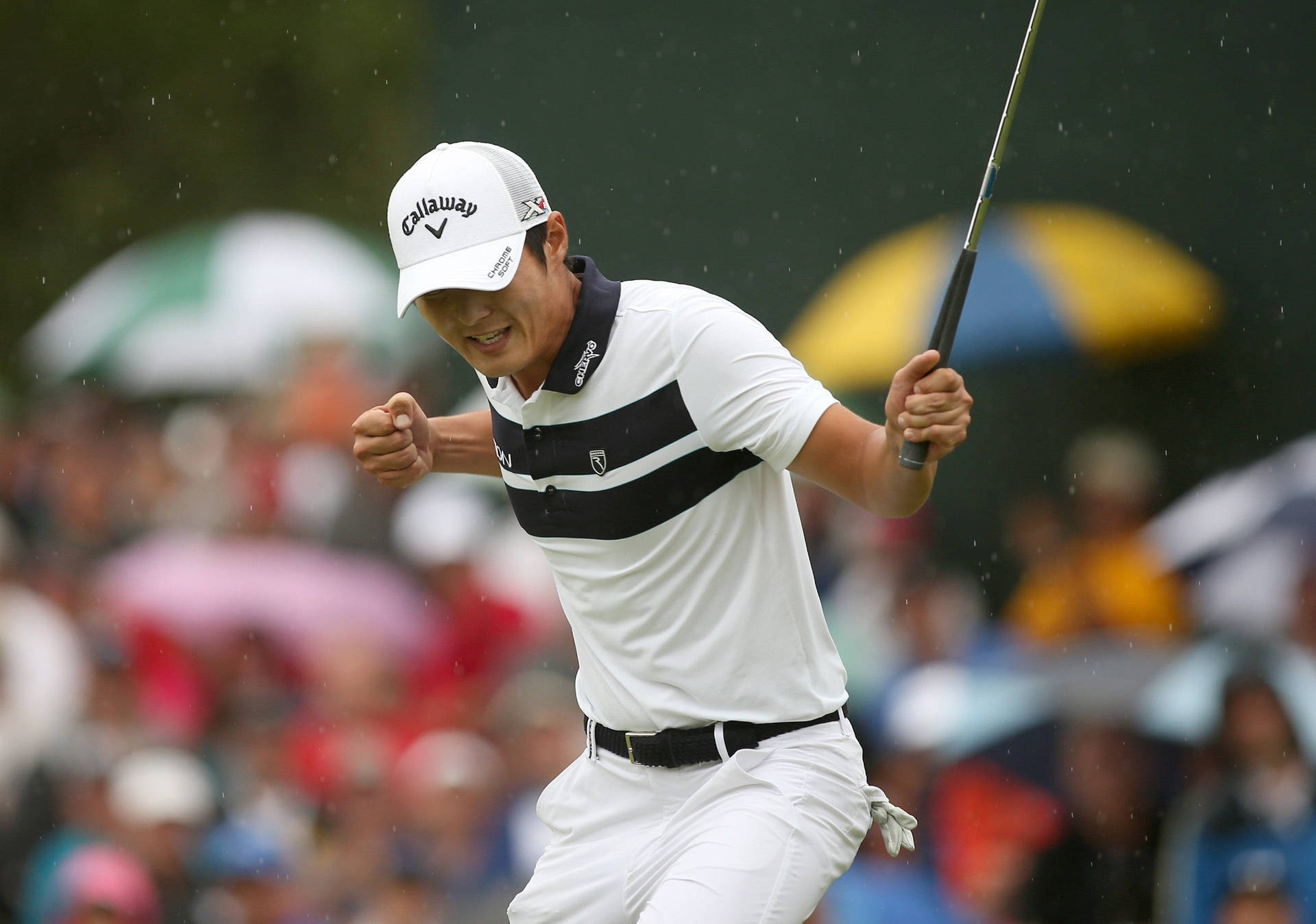 Professional Golfer Danny Lee Celebrating A Successful Shot Background