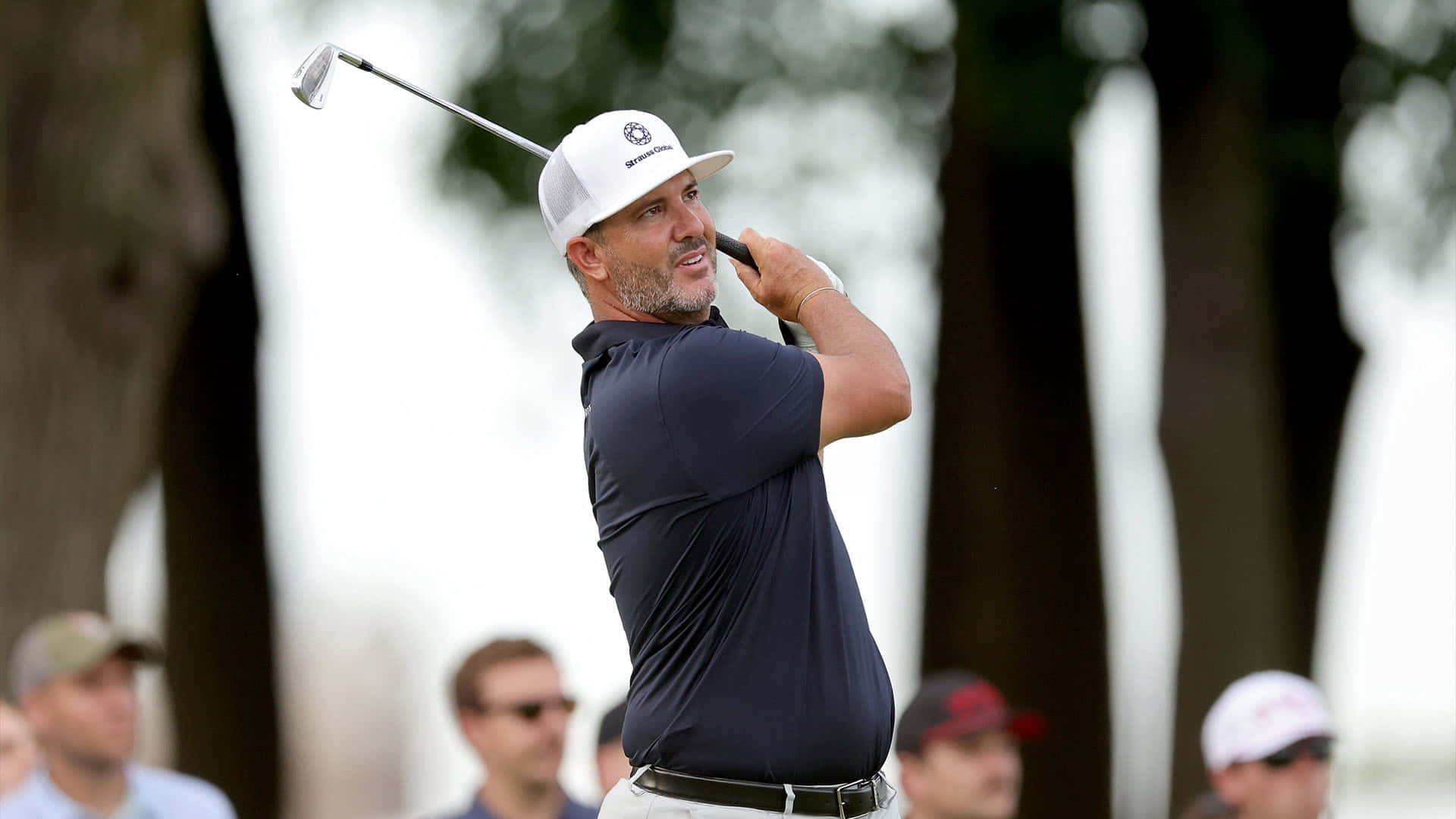 Professional Golfer Scott Piercy Wearing A Black Shirt Background