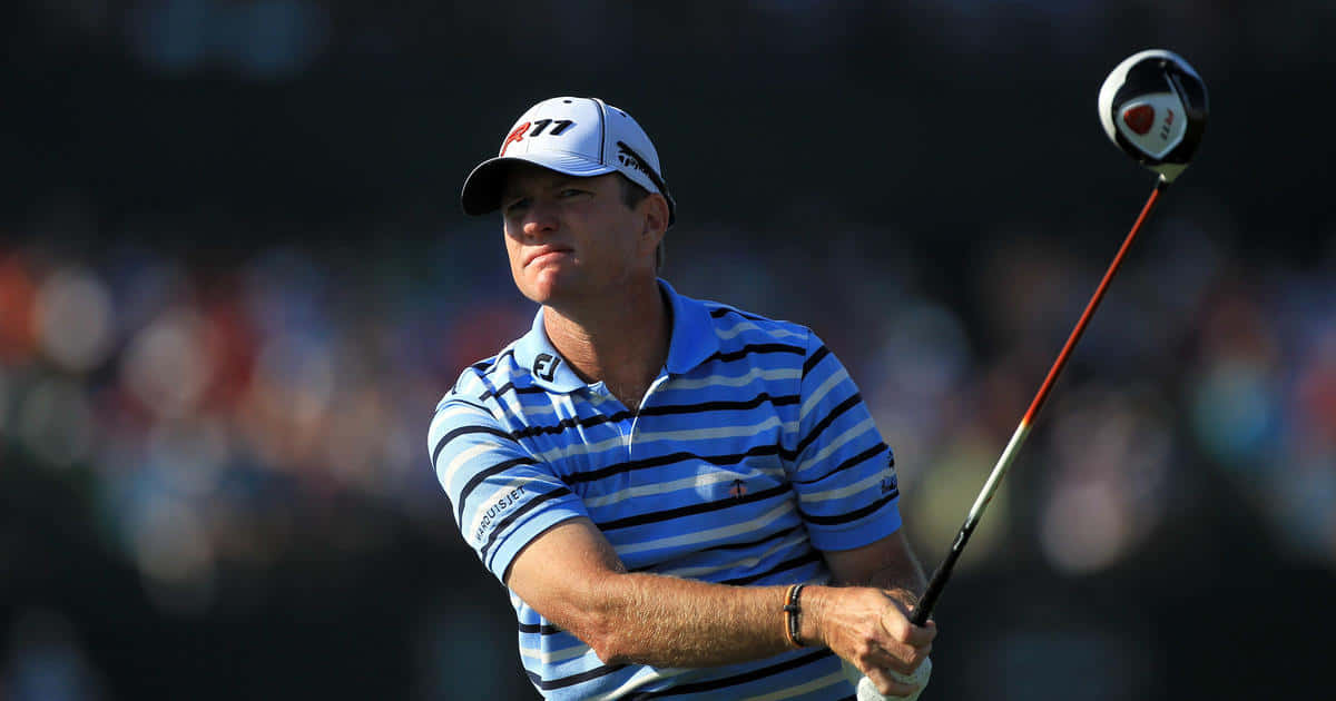 Professional Golfer Scott Verplank Mastering His Swing On The Green Background