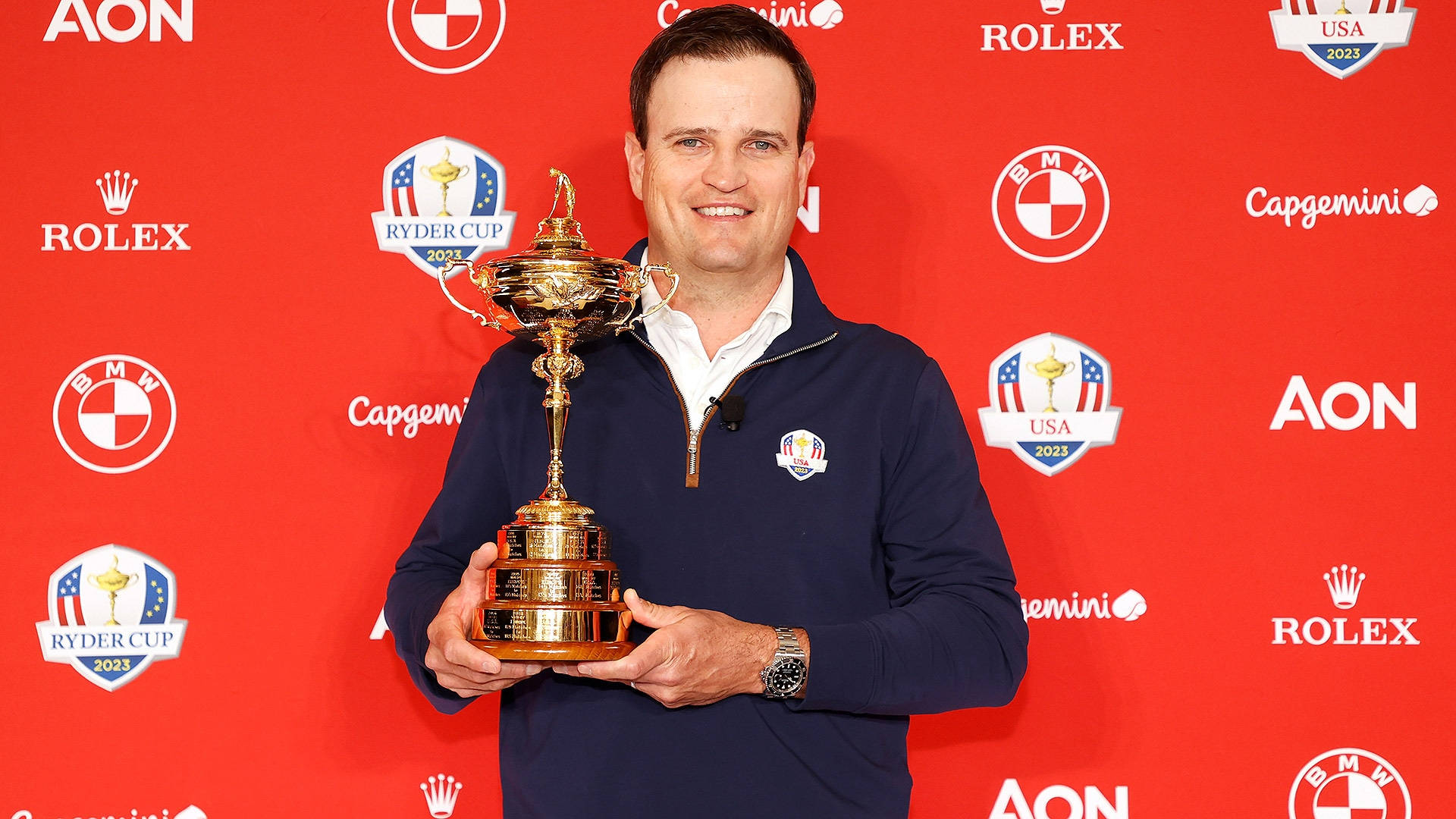 Professional Golfer Zach Johnson Receiving The Aon Award Background