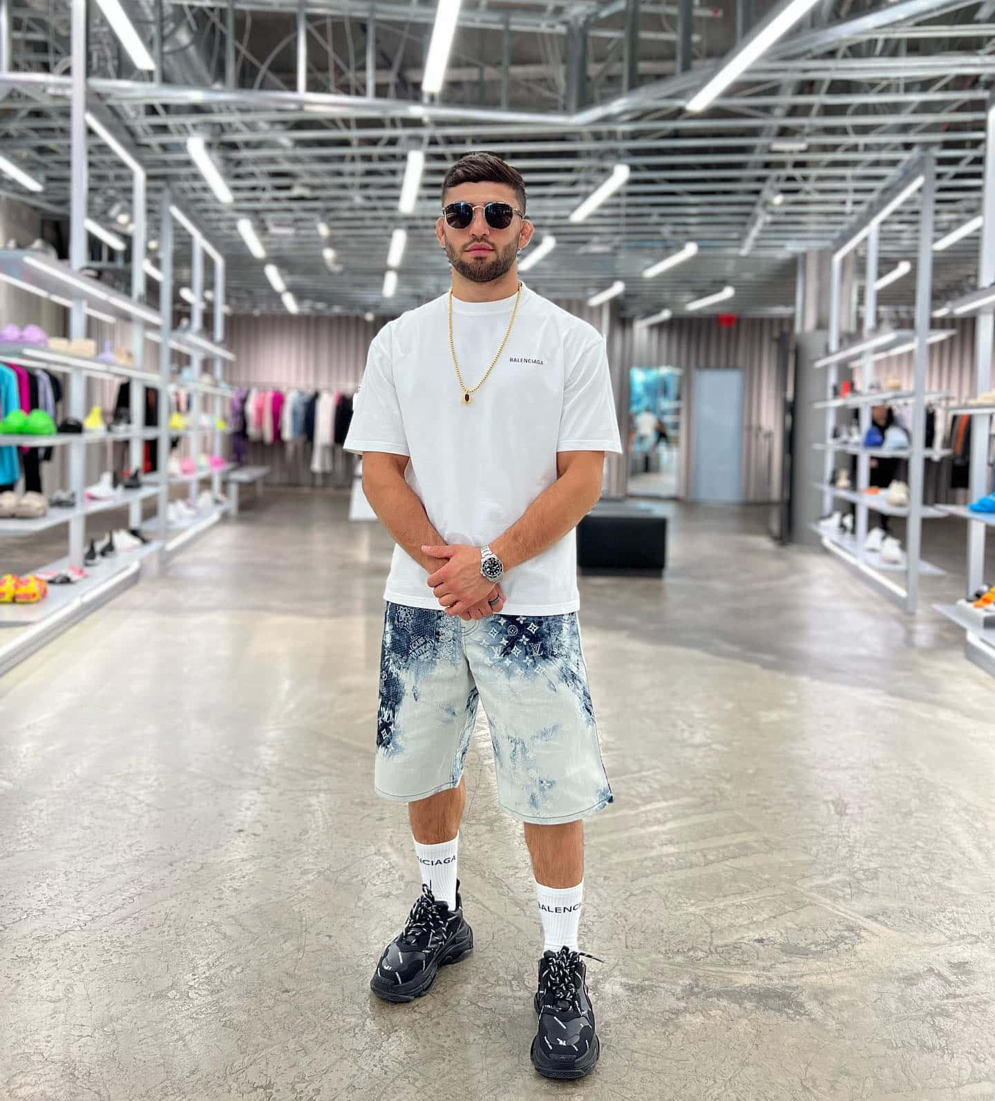 Professional Mma Fighter Arman Tsarukyan Shopping At A Department Store