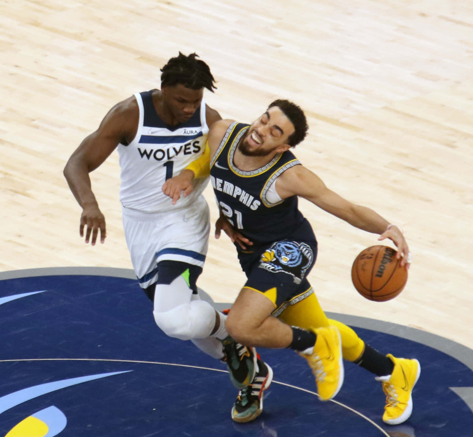 Professional Star Athlete Tyus Jones Background