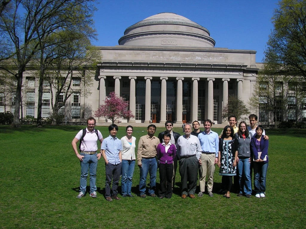 Professors And Students At Mit Great Dome Background