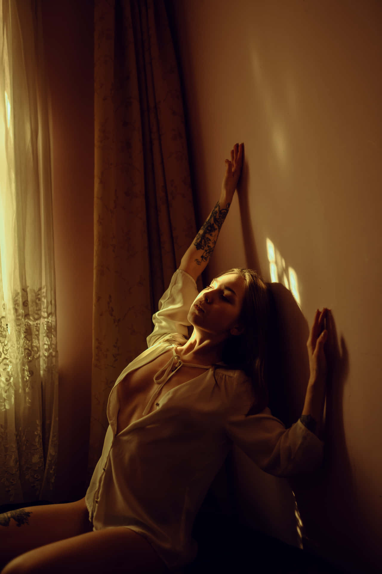 Provocative Pose Of Dramatic Woman Background