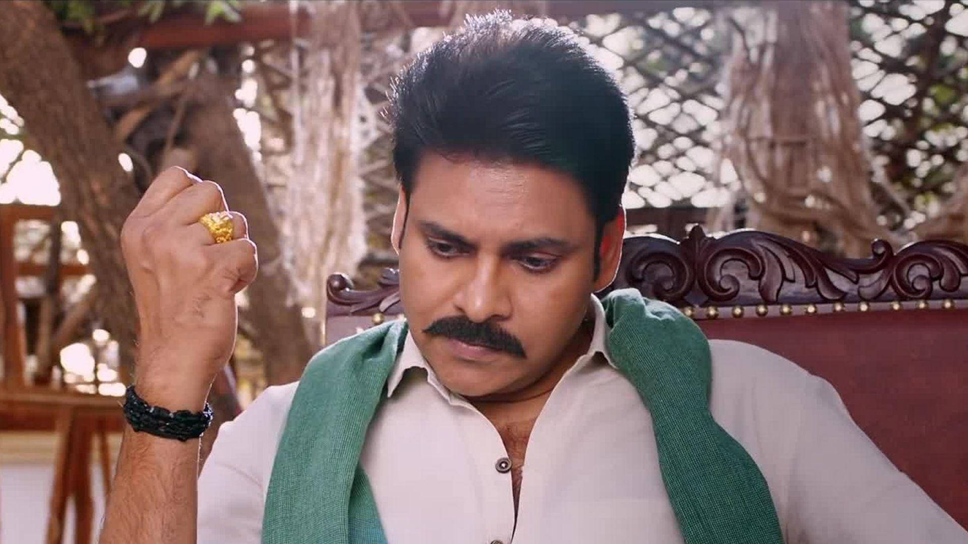 Pspk Flaunting His Bold Gold Ring Background