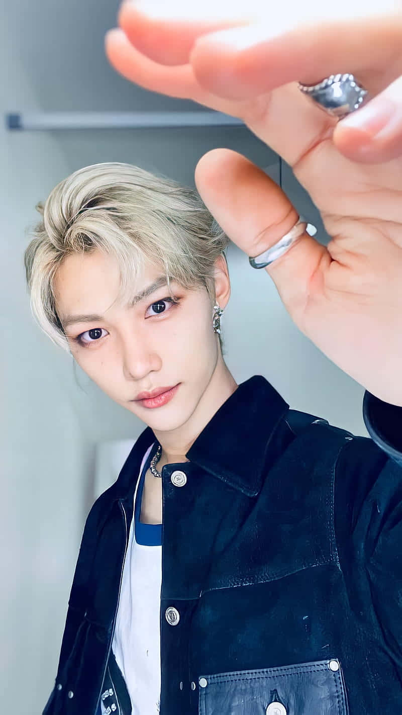 Pulling Off Some Powerful Moves, Felix Of Stray Kids Looks Unstoppable. Background