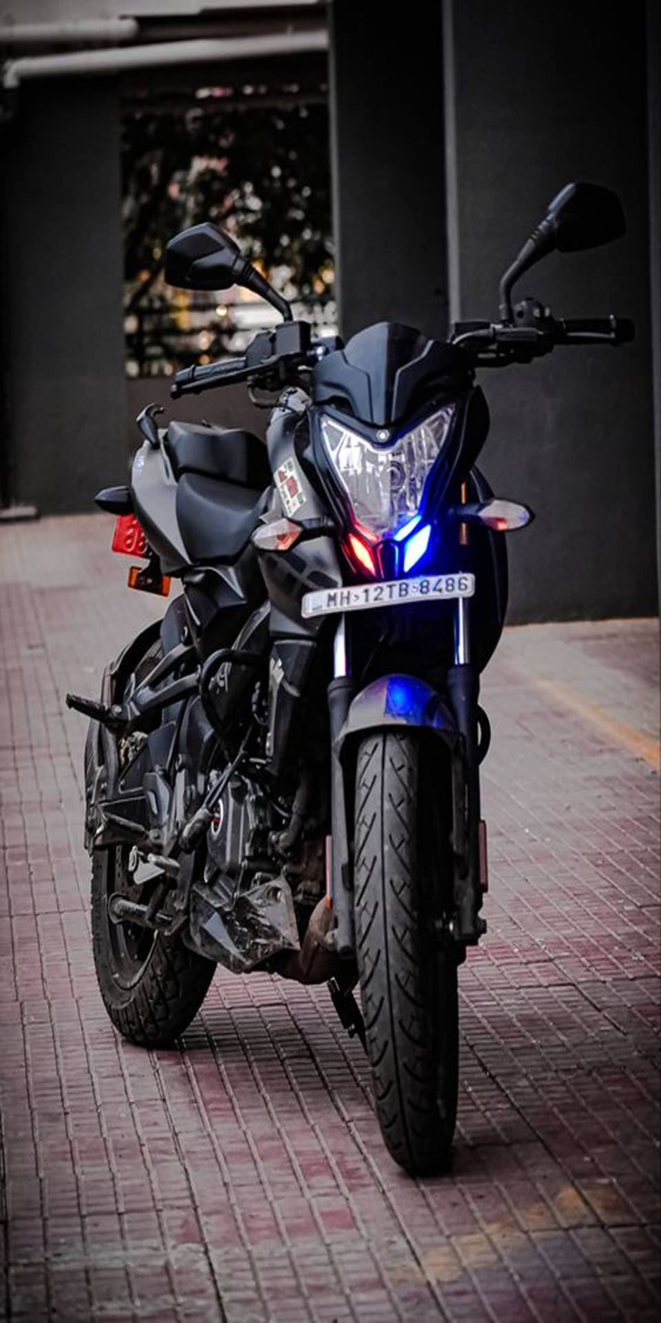 Pulsar 150 Beside Building Background