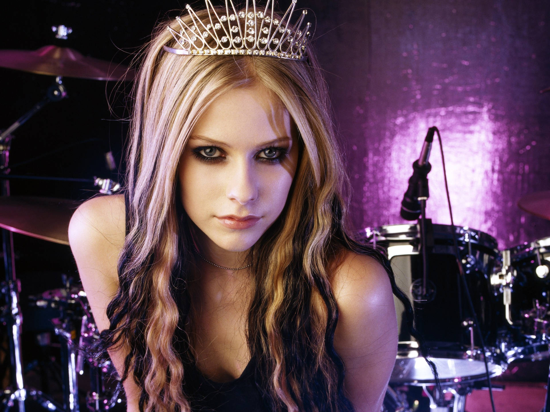 Punk Princess Avril Lavigne Background
