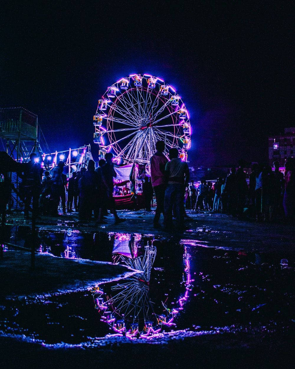 Purple Ferris Wheel In Seattle Background