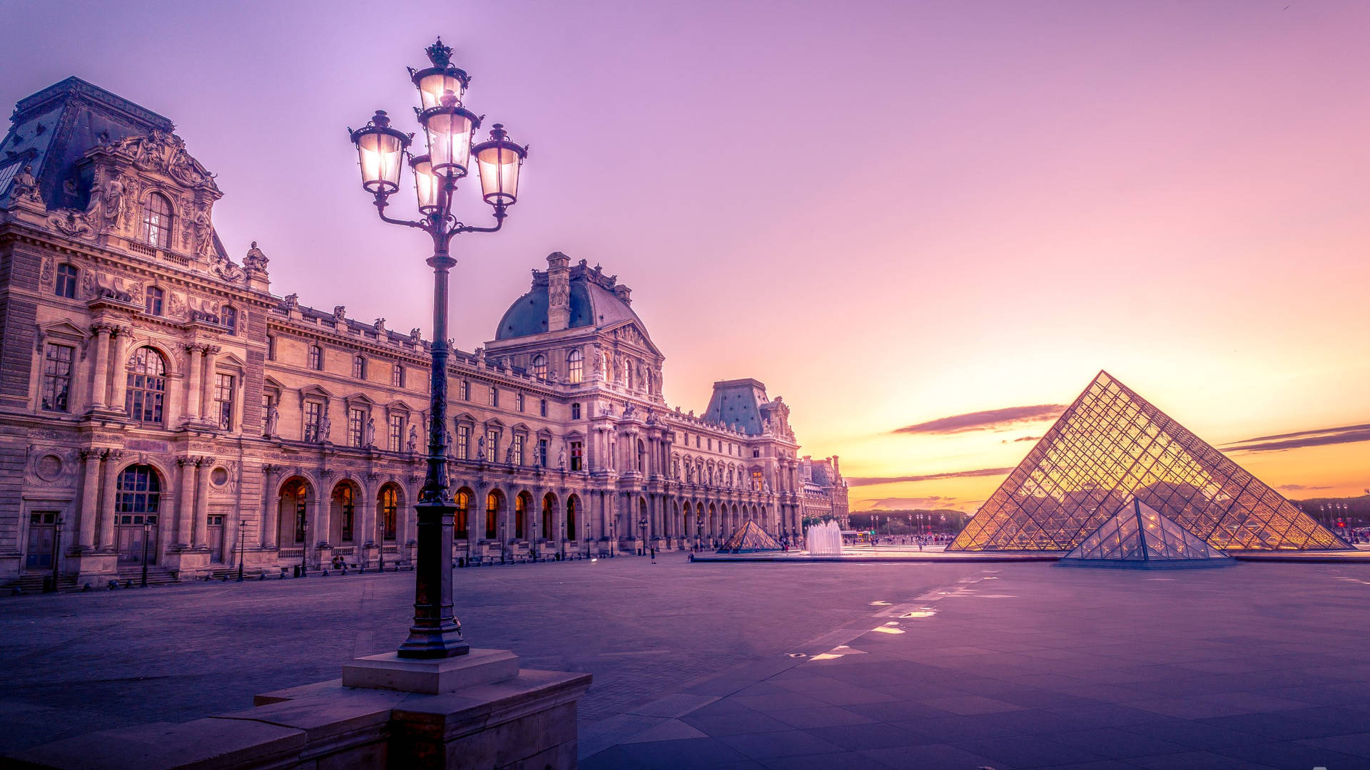 Purple Sunset In Louvre France Background
