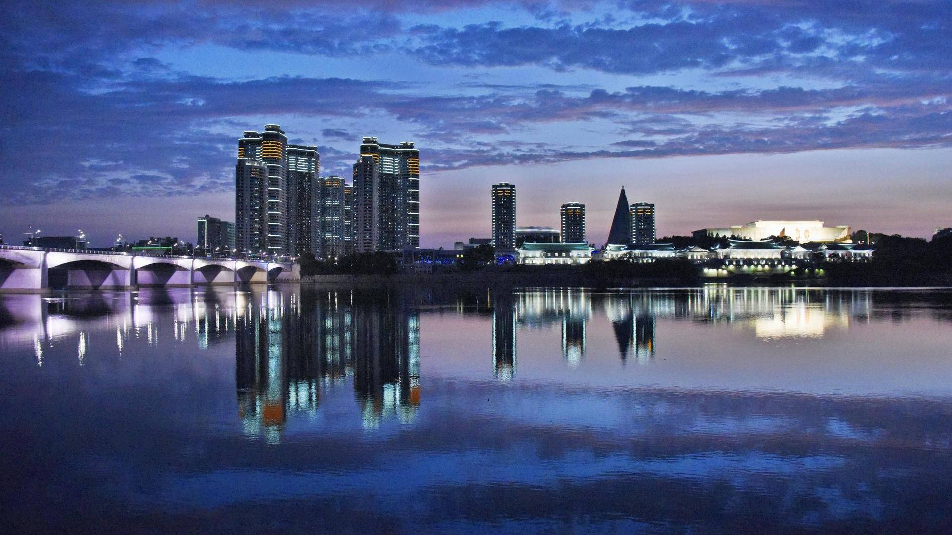 Pyongyang City River Reflection Background