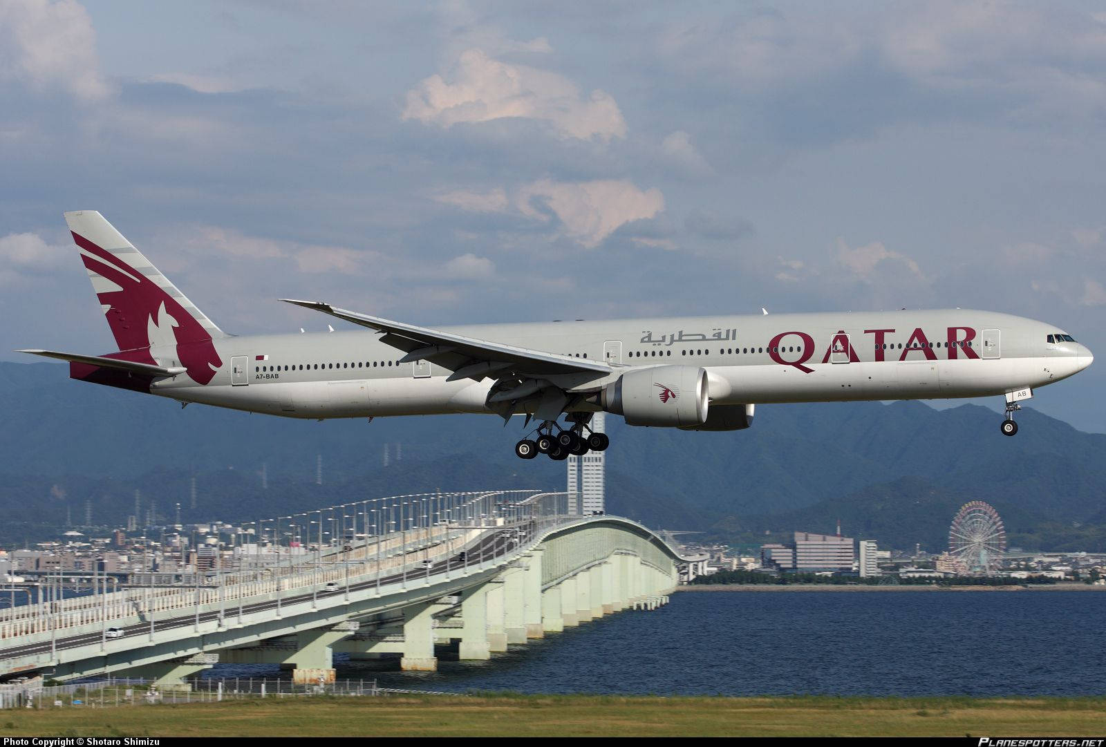 Qatar Aircraft Takes Off Background
