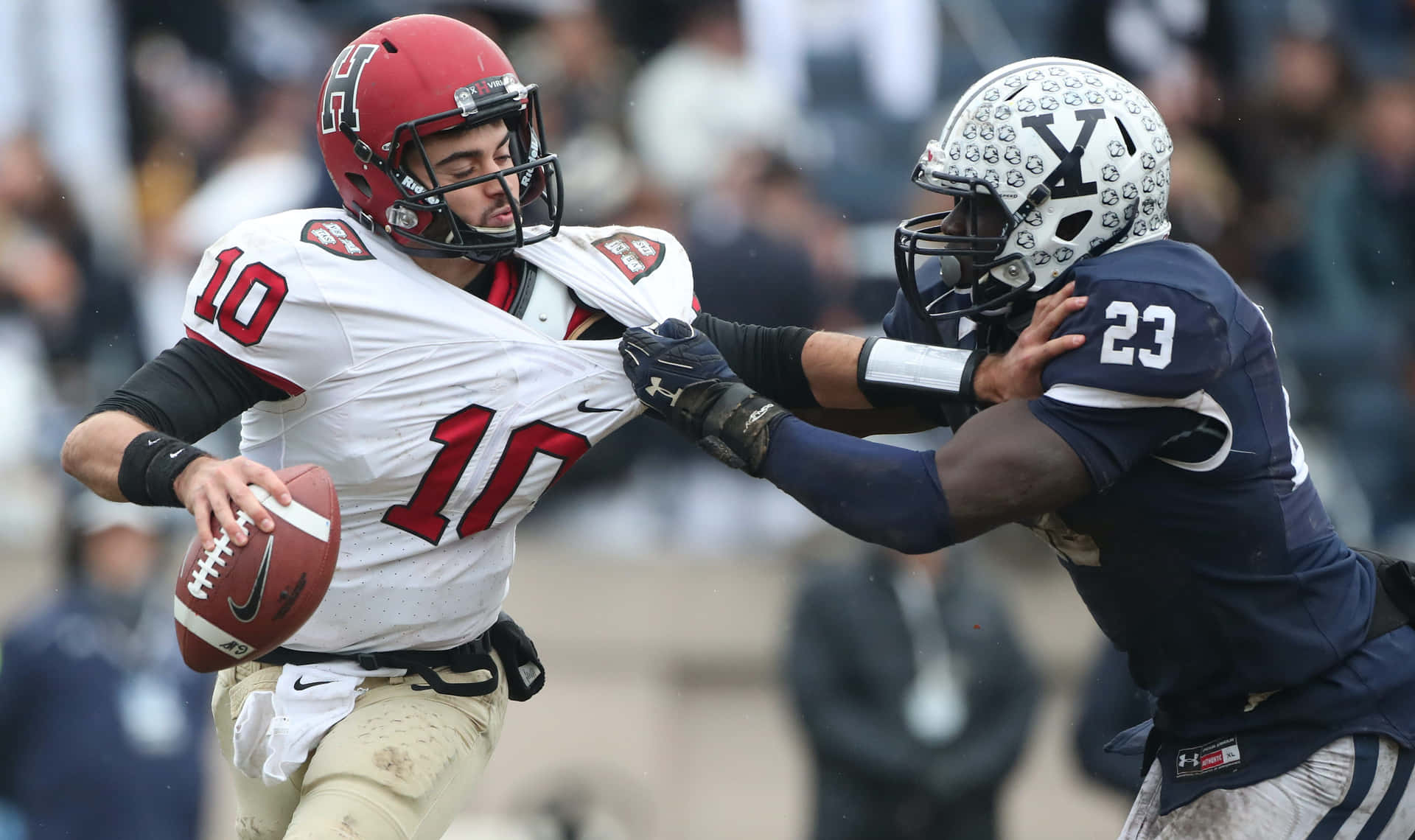 Quarterback_ Evading_ Defender