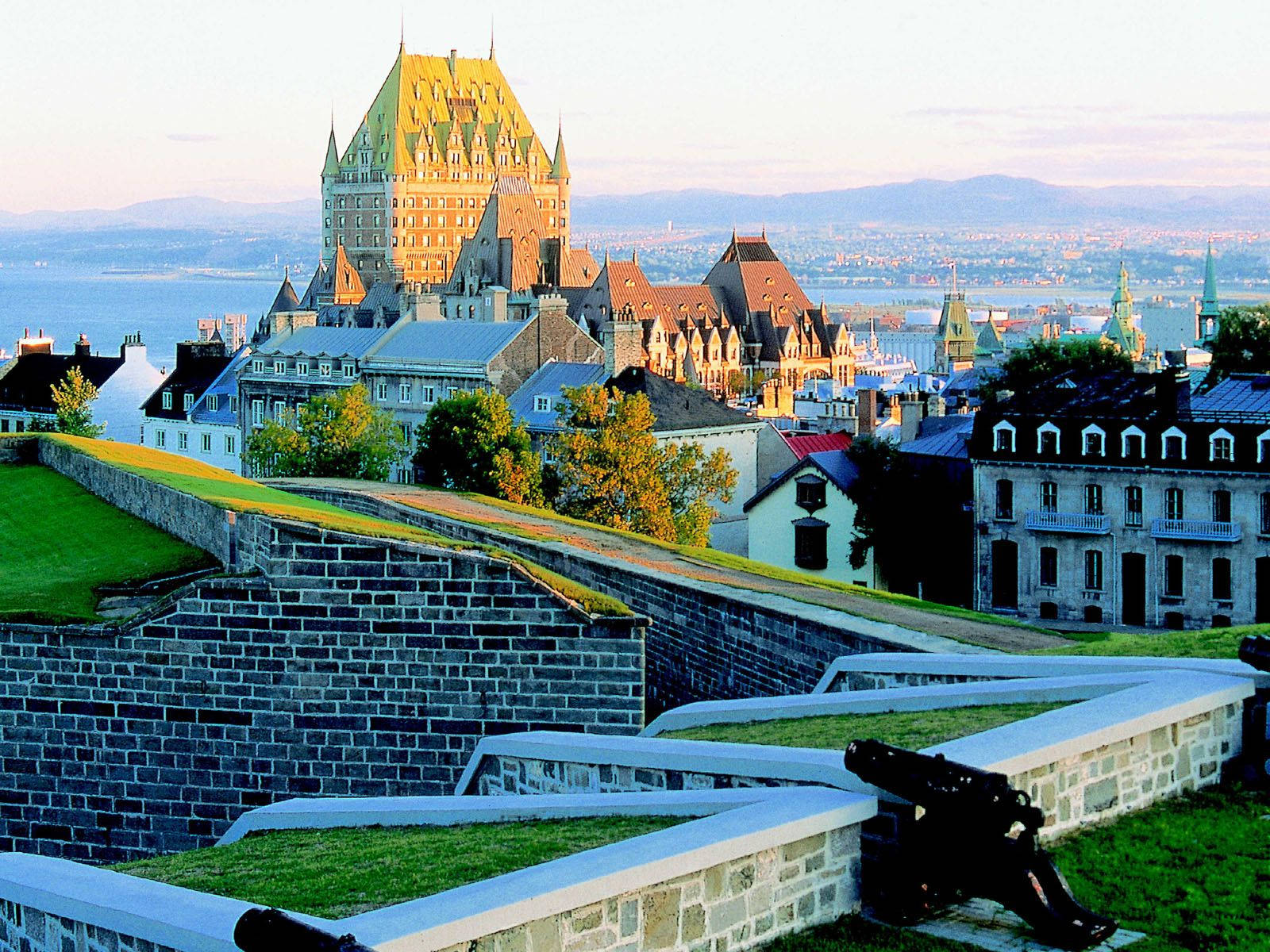 Quebec City Lawn Sunset Background