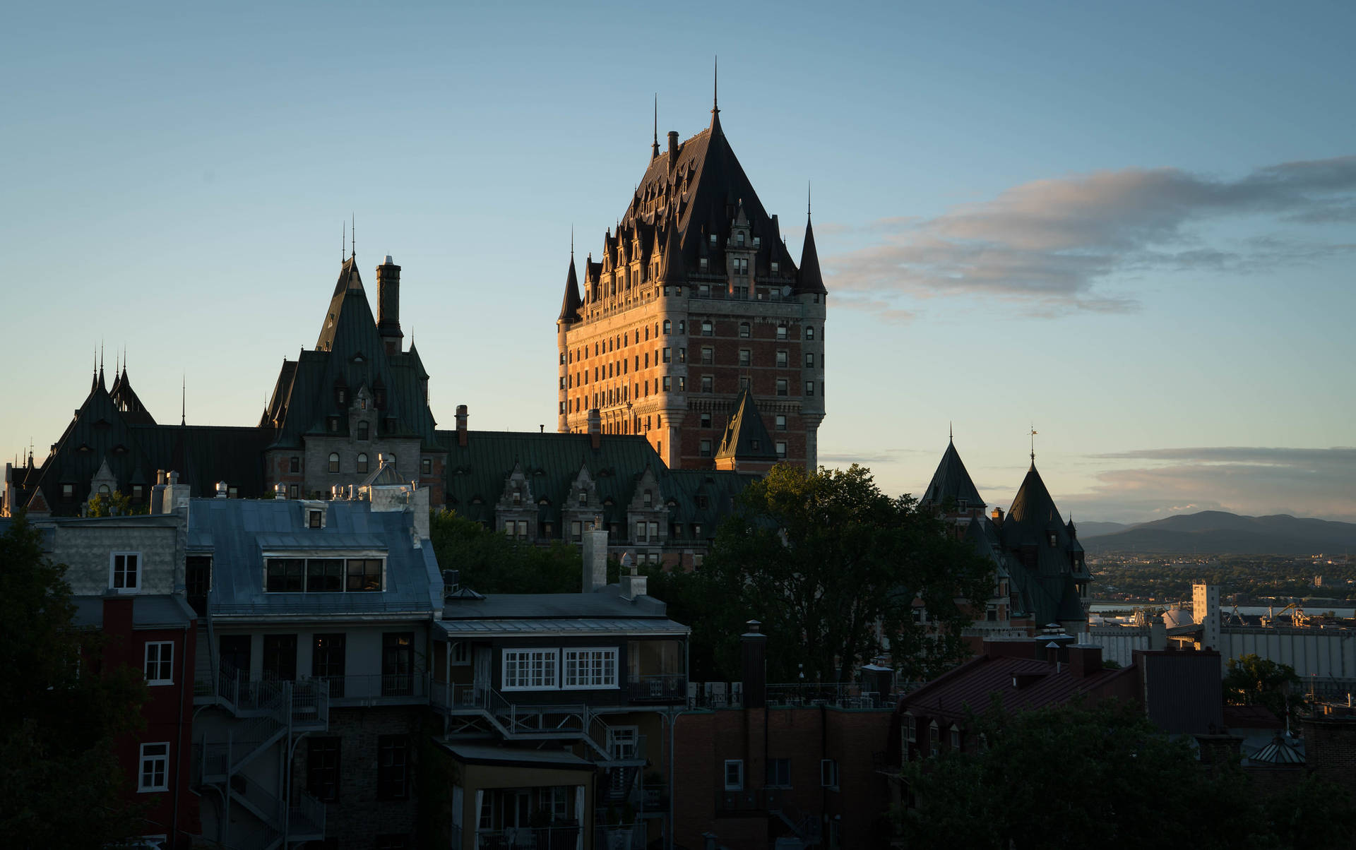 Quebec City Shadow Background