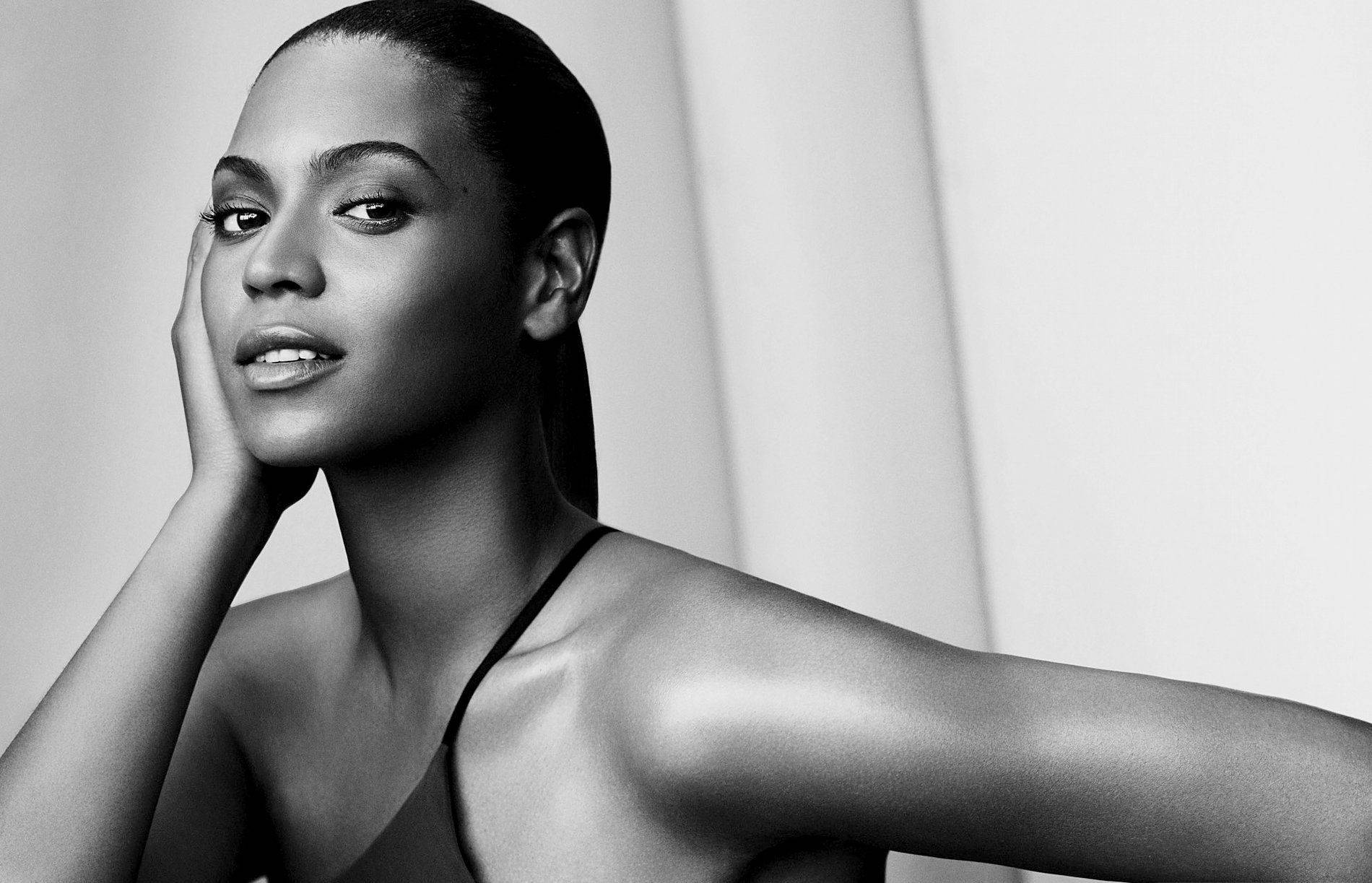 Queen Beyonce Slaying In A Black And White Photo-shoot