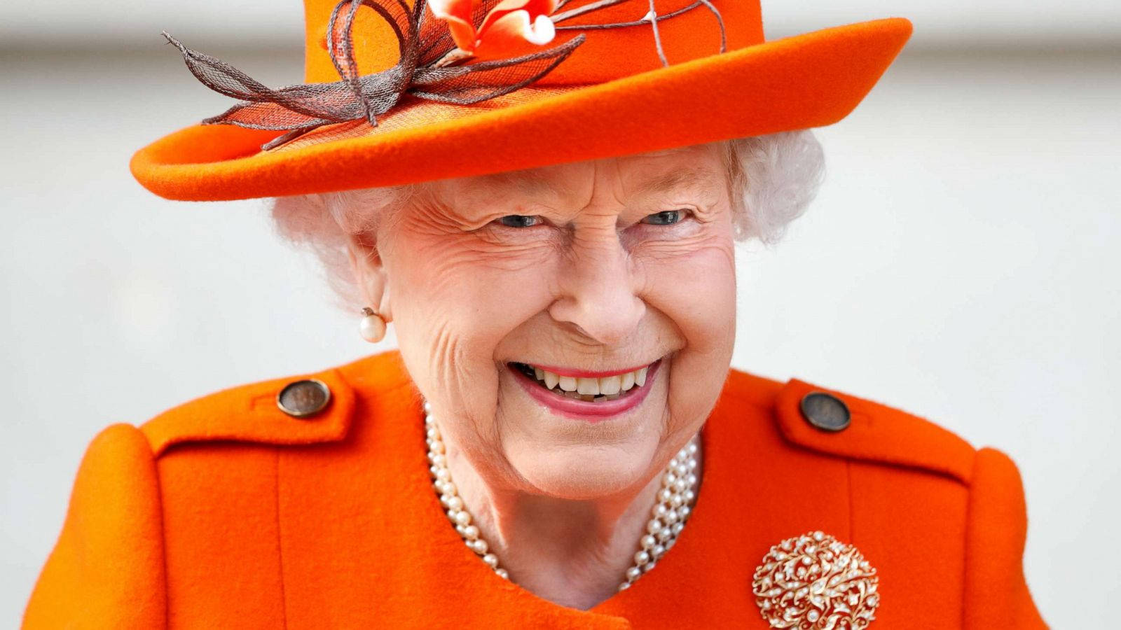 Queen Elizabeth In Bright Orange Dress Background