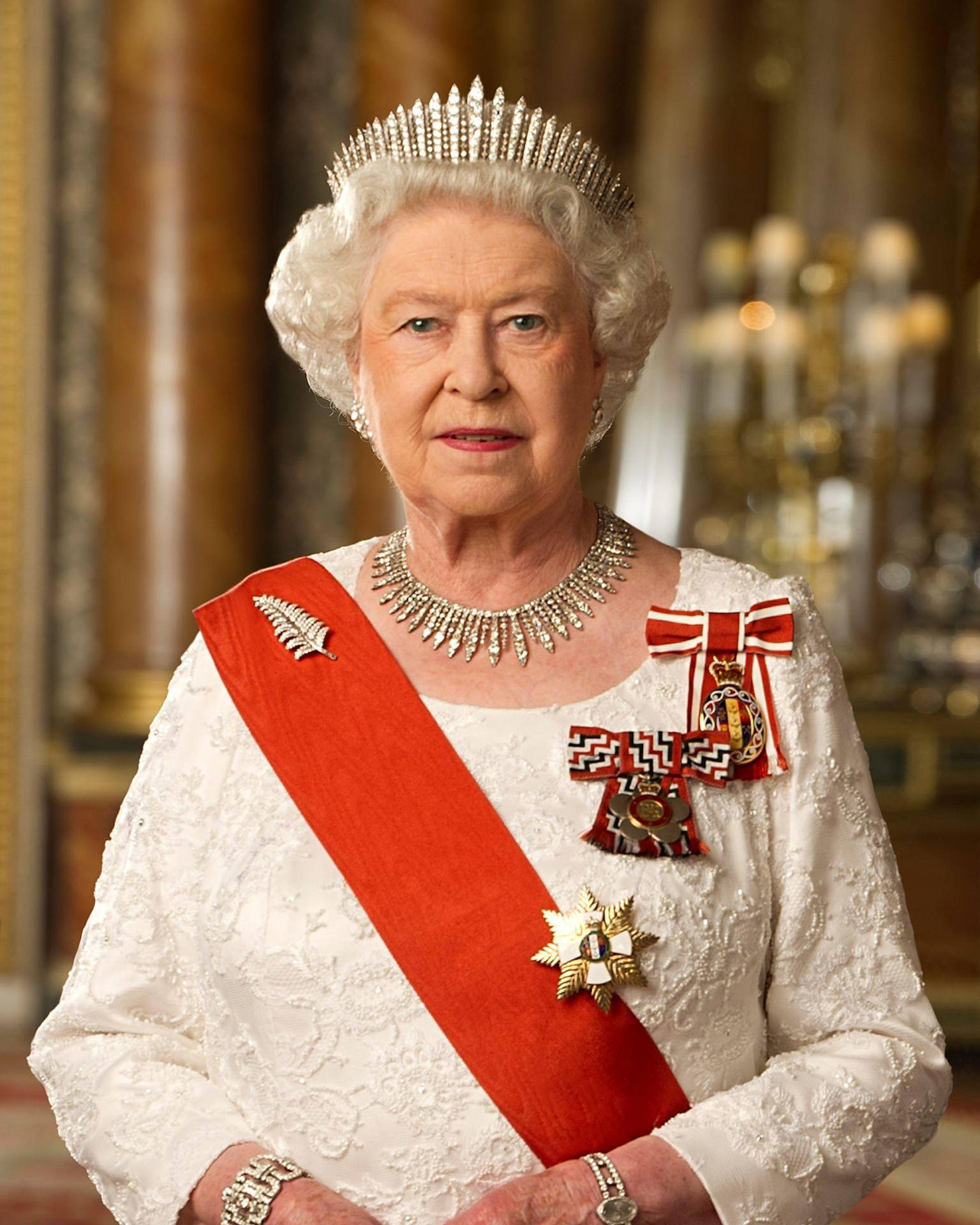 Queen Elizabeth In Elegant White Dress Background