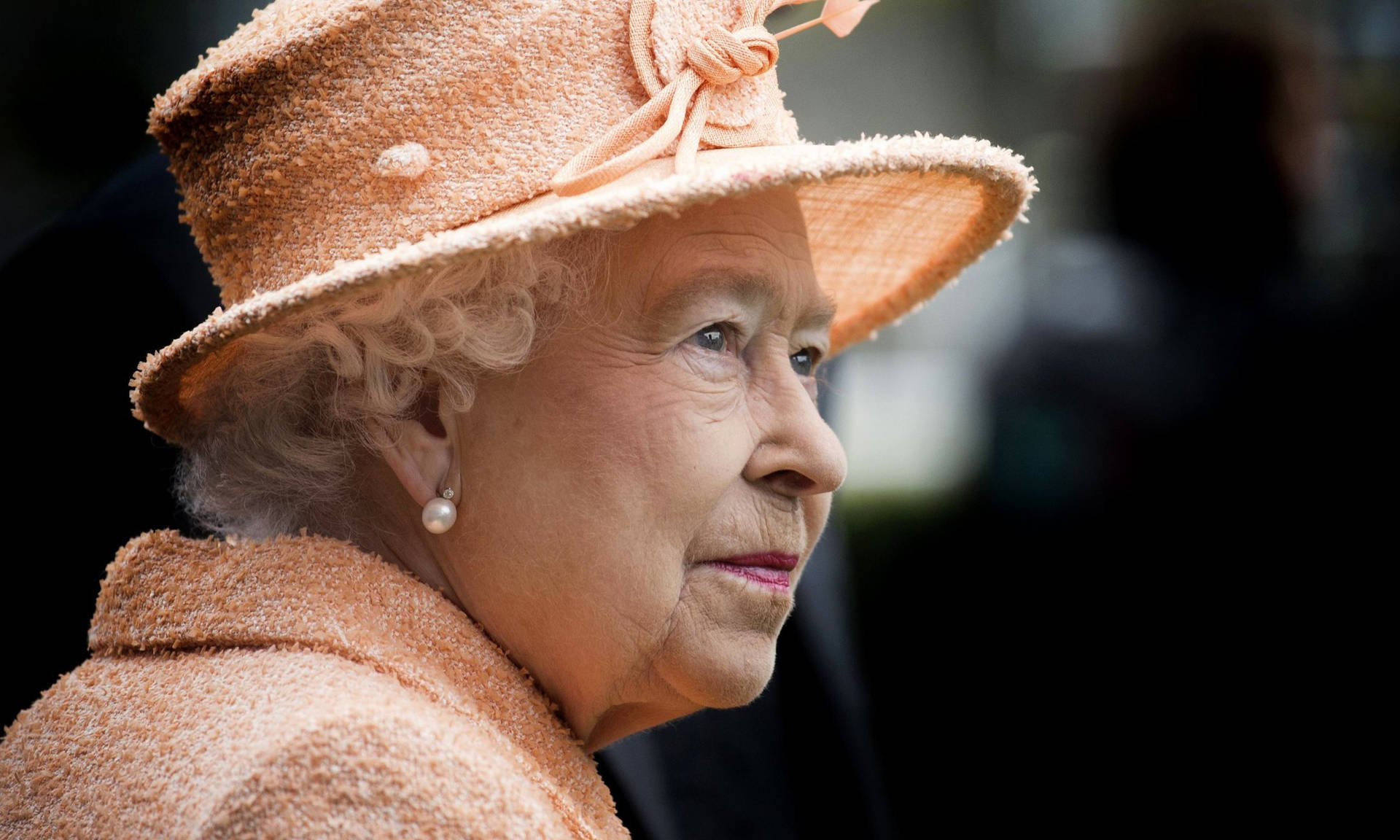 Queen Elizabeth In Peach Fascinator Background