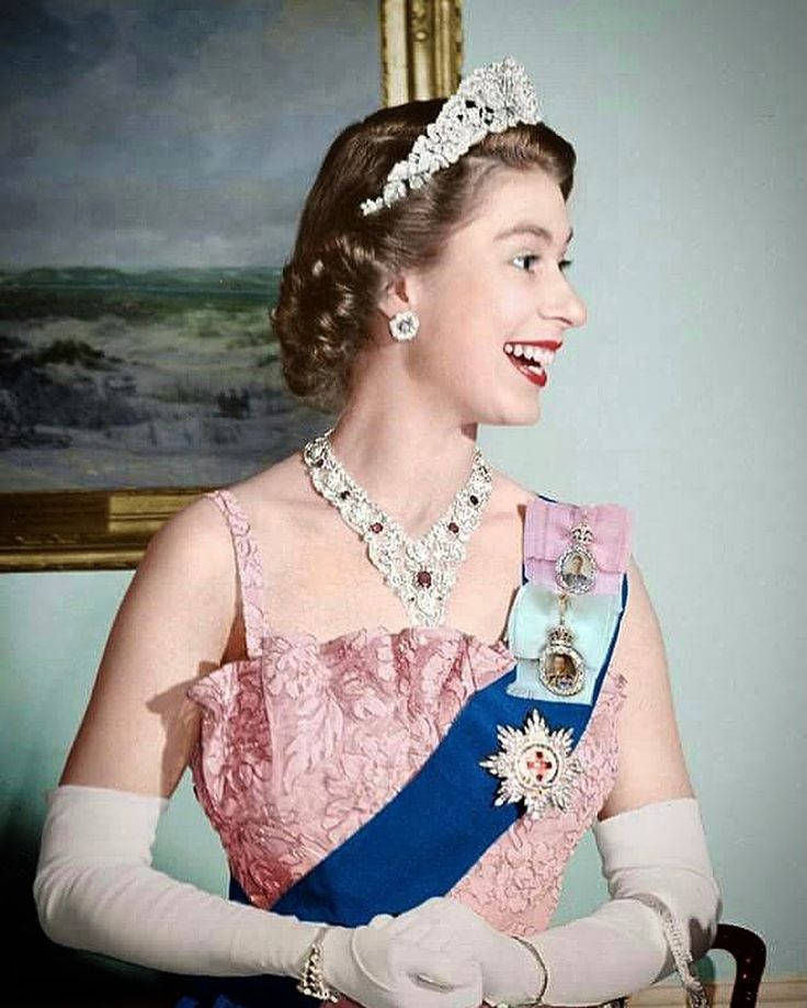 Queen Elizabeth In Pink Satin Dress Background