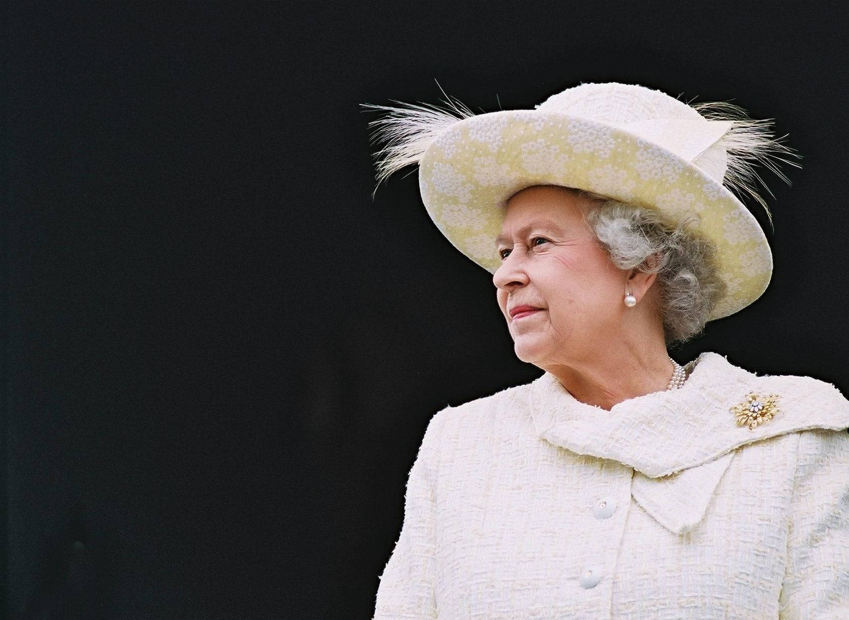 Queen Elizabeth In White Coat Background