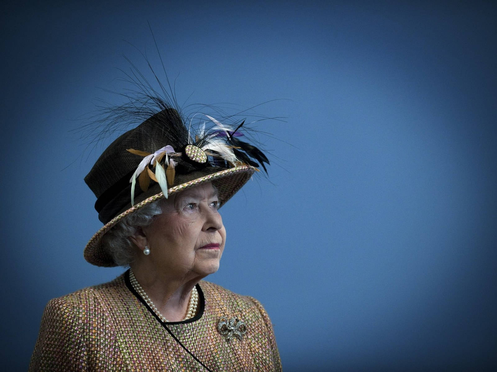 Queen Elizabeth Wearing A Fascinator Hat