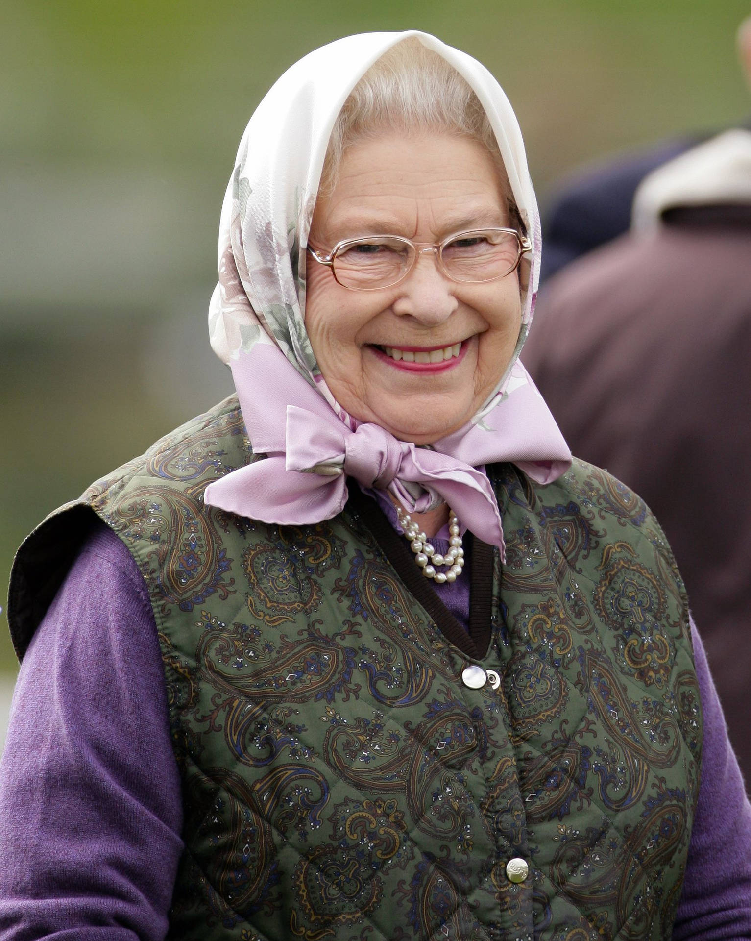 Queen Elizabeth Wearing Bandana Background