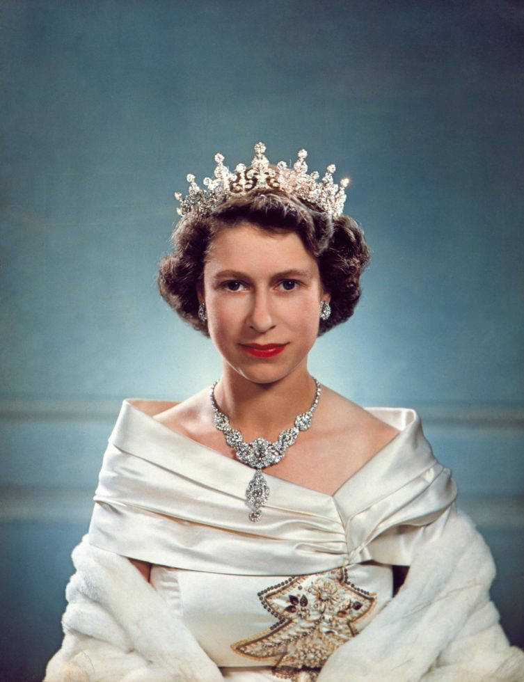 Queen Elizabeth Wearing Her Crown Background