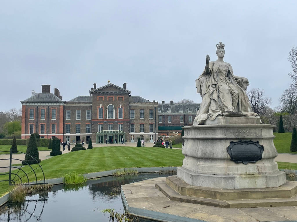 Queen Victoria Statue Kensington Palace Gloomy Background