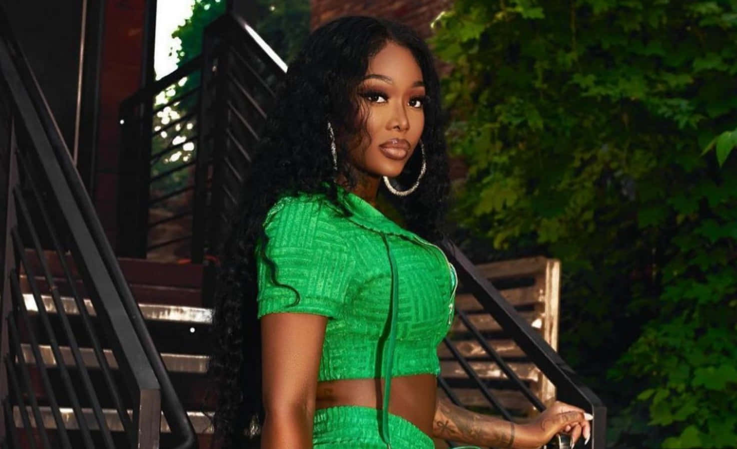 R&b Sensation Summer Walker Radiates In Her Latest Instagram Post Background