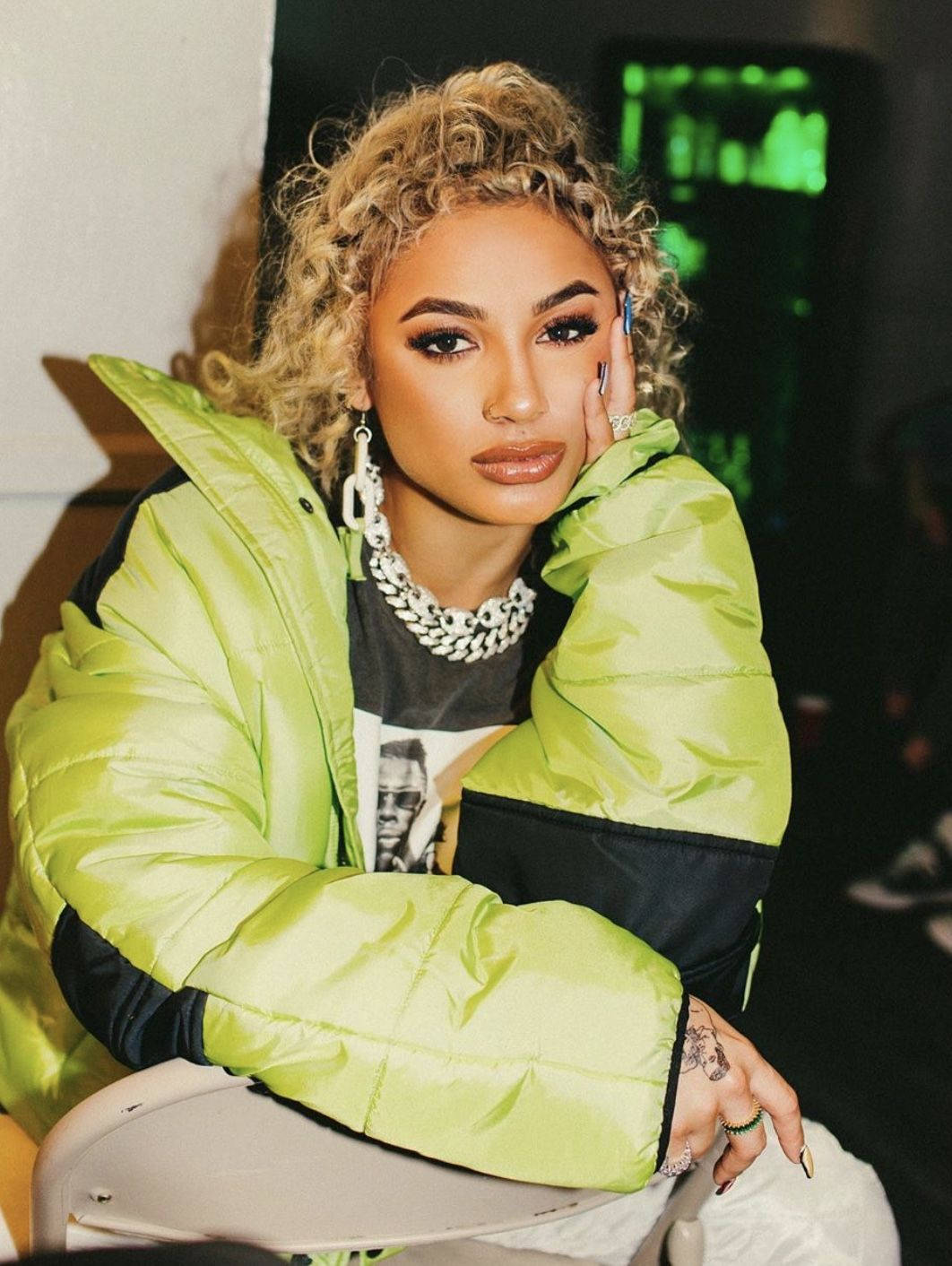 R&b Singer Danileigh Background