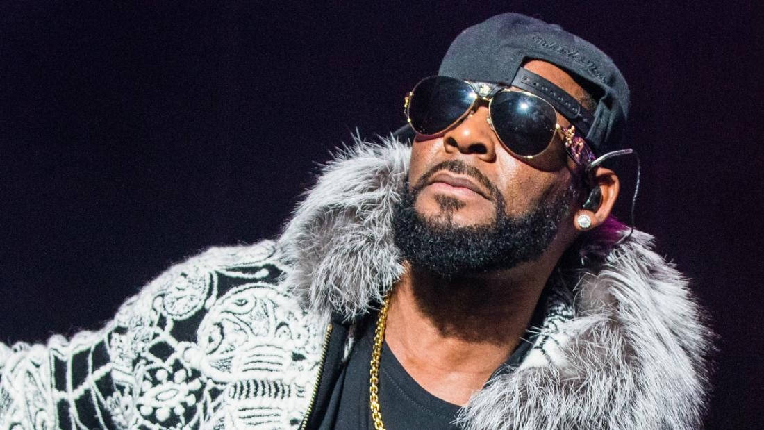 R. Kelly, The American Singer, Flaunting His Unique Swagger Look Background