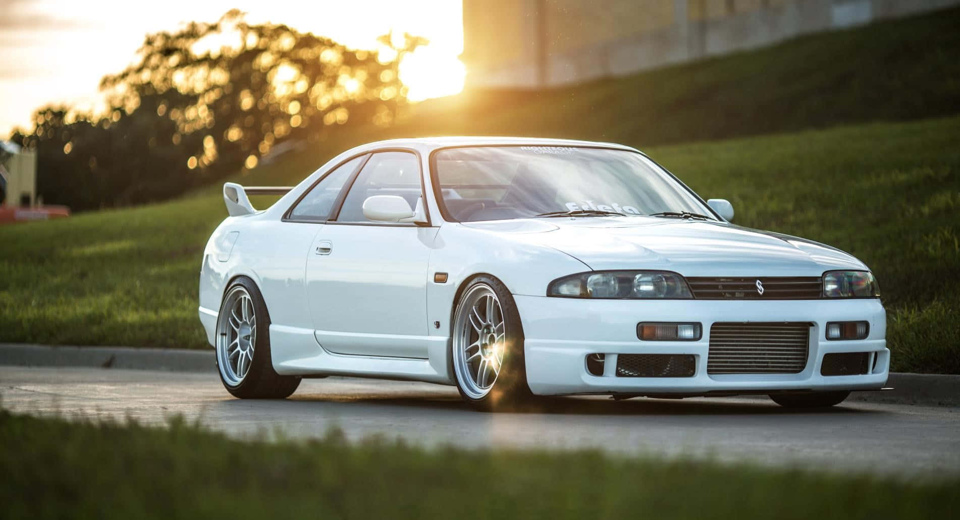 R33 Gtr White Low Rise Background