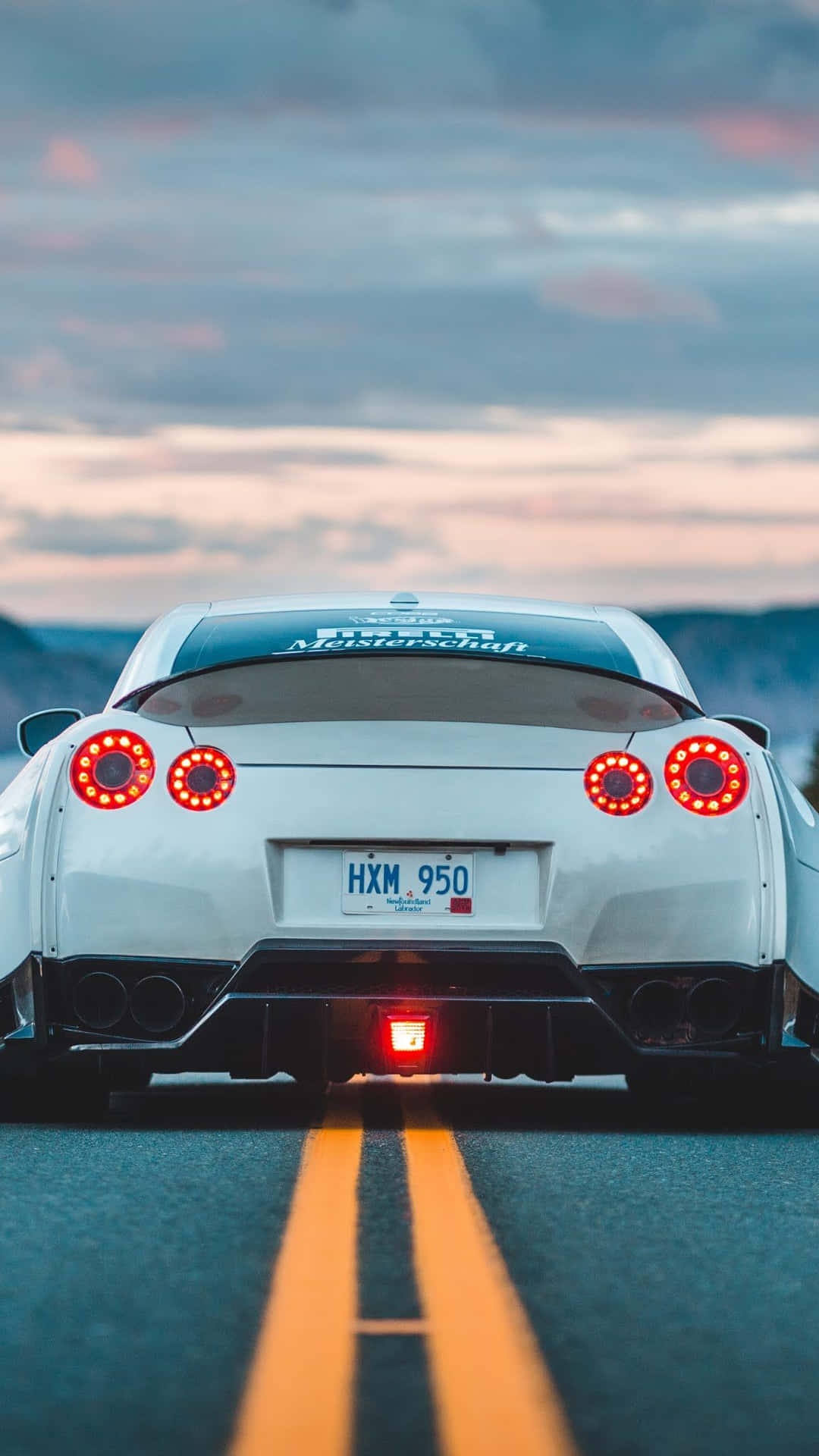 R33 Gtr White Middle Of Road Background