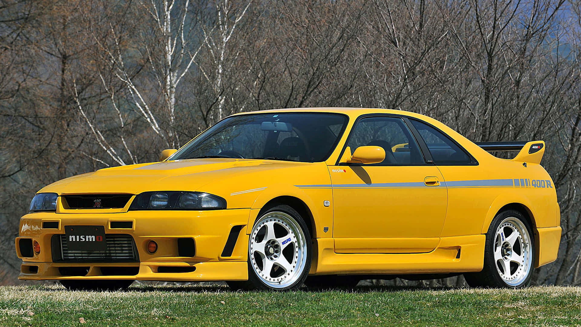 R33 Gtr Yellow Low Rise On Field Background