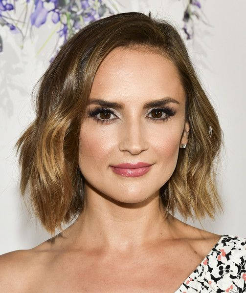 Rachael Leigh Cook Short Hairstyle Background