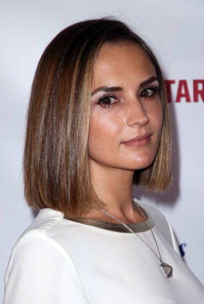 Rachael Leigh Cook White Blouse Background