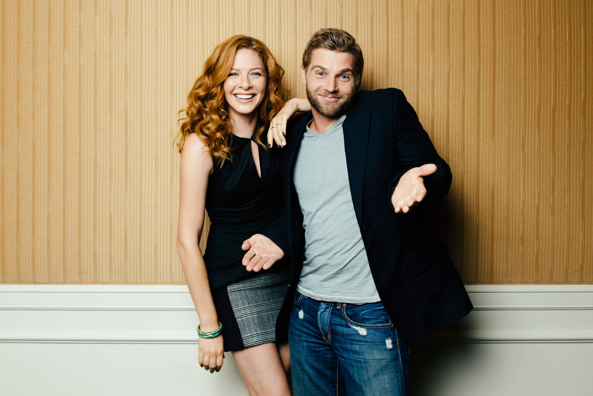 Rachelle And Mike Vogel Under The Dome Background