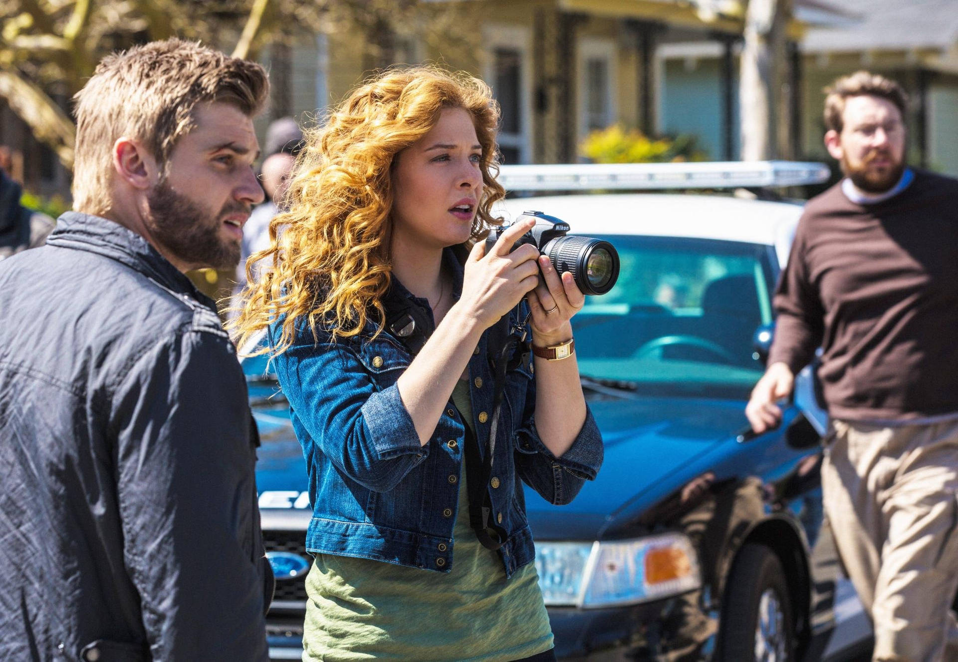 Rachelle Lefevre In A Scene From Under The Dome Background