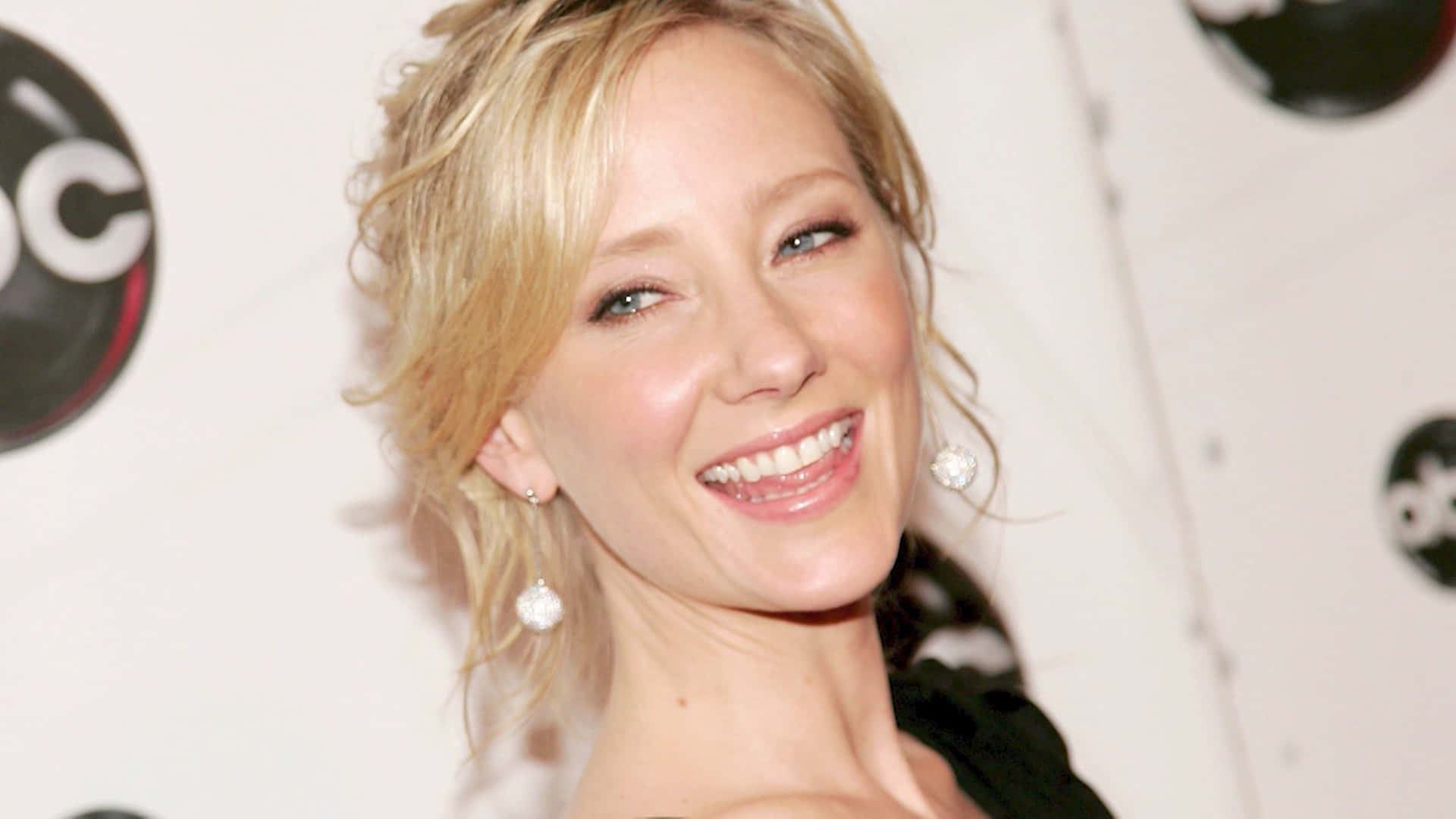Radiant Anne Heche Smiling Background