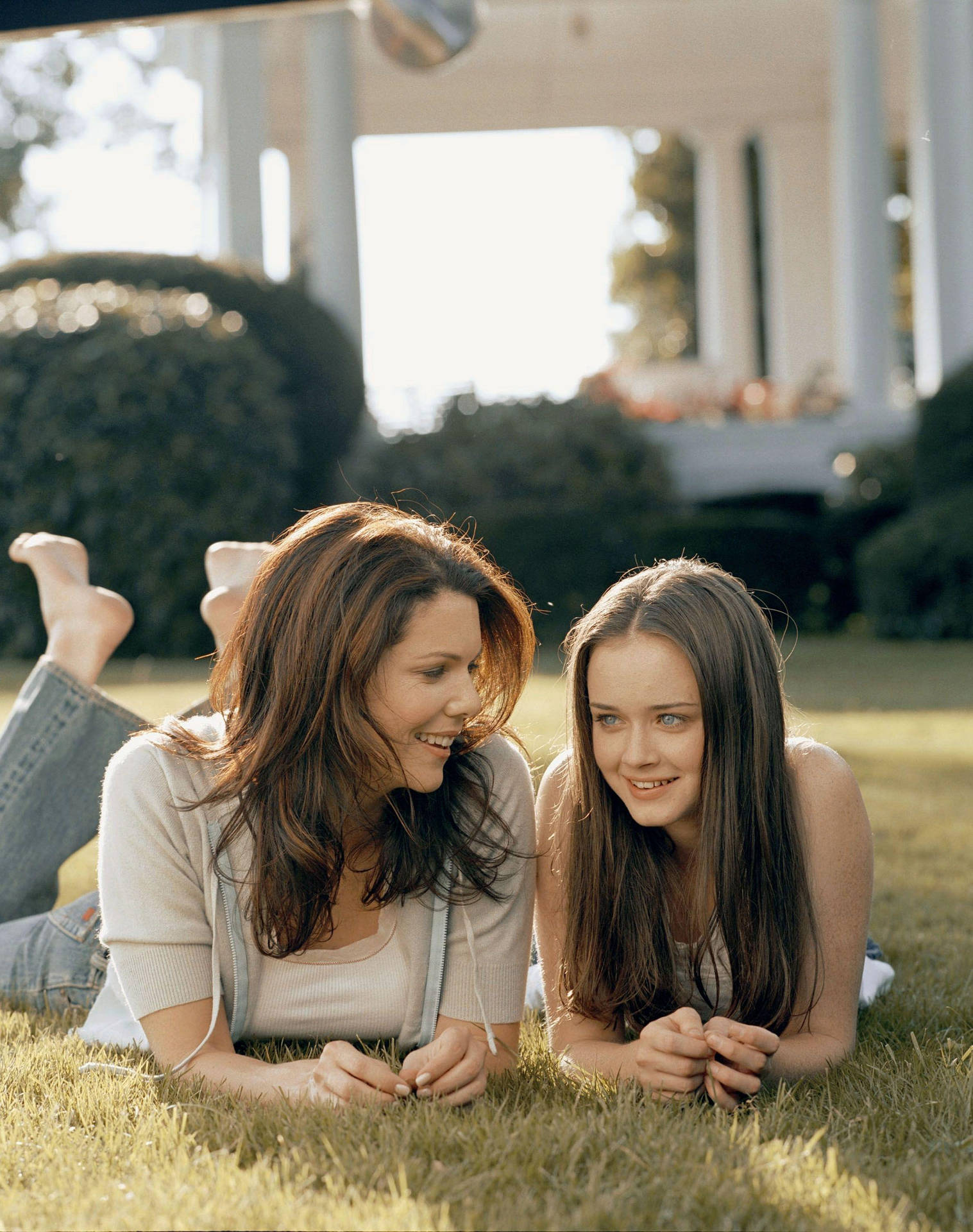 Radiant Gilmore Girls Duo Background